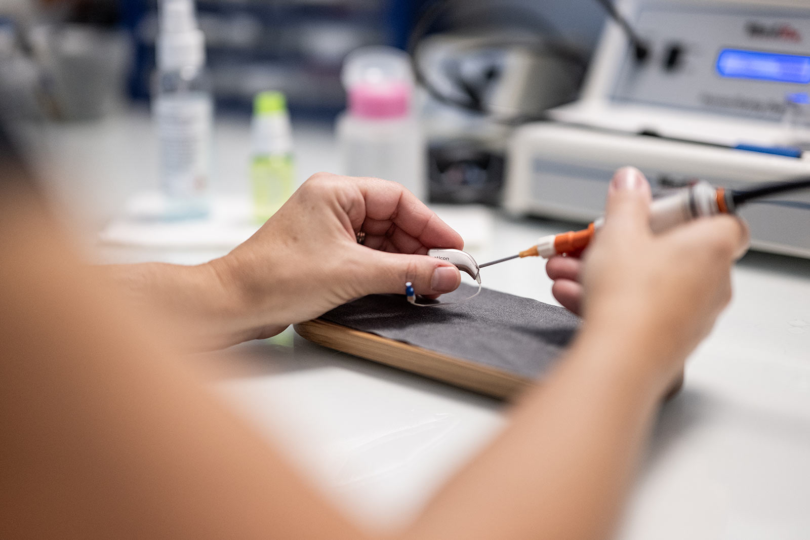 Reparaturen und Unterhalt der Hörgeräte